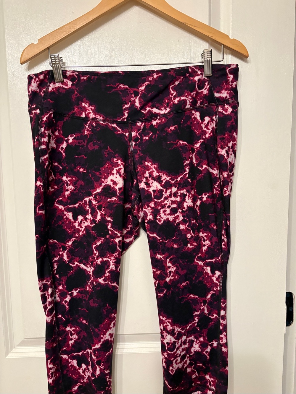 Old Navy Black and Pink Marble-Print Active Leggings